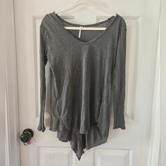 Free People Small Gray V-Neck Asymmetrical Women Top - Picture 1 of 9